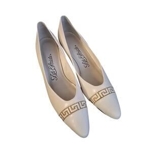 Life Stride White‎ wiith Gold Greek Stle Accents Size 9.5 EUC
